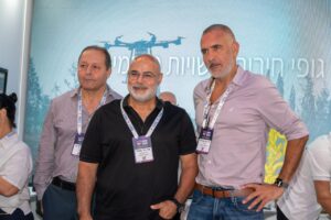 נדב אמסלם מנכ׳׳ל הקבוצה, ניר שאול הבעלים של הקבוצה, חיליק בר מנכ׳׳ל ארומיד